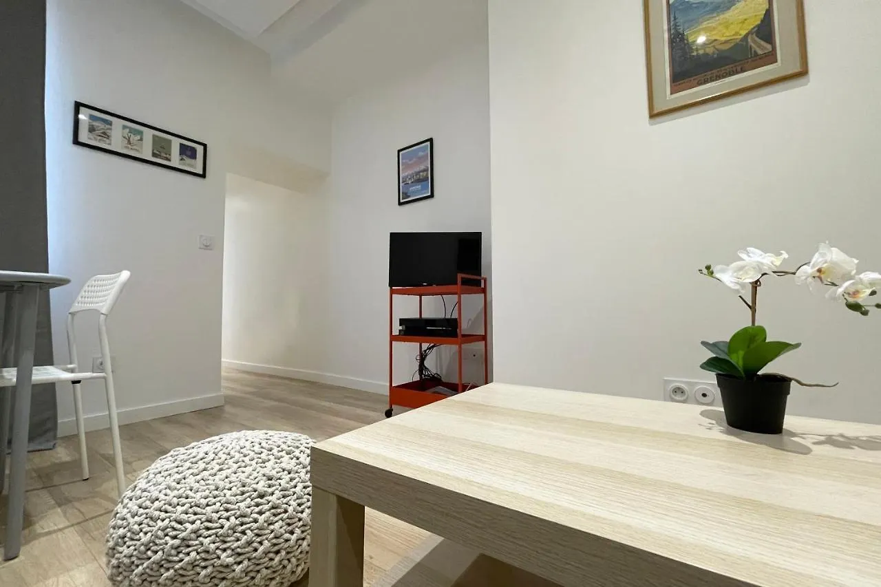 Apartament #Cf In White&Gray Center Grenoble